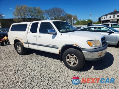 Czwarte zdjęcie samochodu z boku: 2000 TOYOTA TUNDRA SR5 VIN:5TBRT3419YS079611 - miniatura