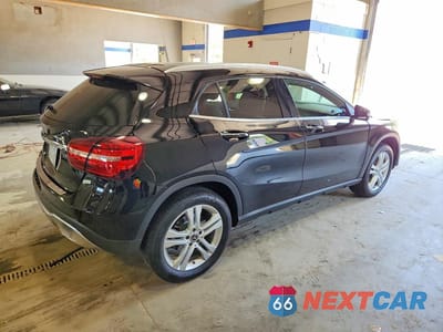 Trzecie zdjęcie samochodu z tyłu: 2019 MERCEDES-BENZ GLA 250 4MATIC VIN:WDCTG4GB0KJ545730 - miniatura