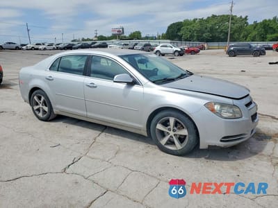 Czwarte zdjęcie samochodu z boku: 2012 CHEVROLET MALIBU 1LT VIN:1G1ZC5E00CF148261 - miniatura