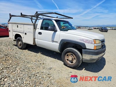 Czwarte zdjęcie samochodu z boku: 2005 CHEVROLET SILVERADO C2500 HEAVY DUTY VIN:1GBHC24U75E215697 - miniatura