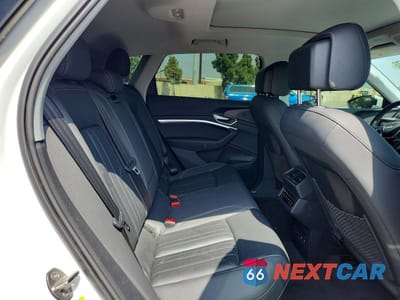 Zdjęcie 10 z 12 samochodu: 2022 AUDI E-TRON PREMIUM VIN:WA1AAAGE9NB024506 - miniatura