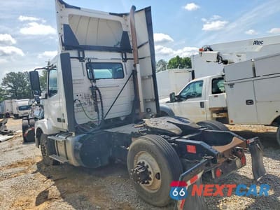 Trzecie zdjęcie samochodu z tyłu: 2017 VOLVO VNL SEMI TRUCK VIN:4V4N39TG4HN987988 - miniatura