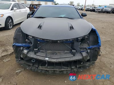 Piąte zdjęcie samochodu w środku: 2018 CHEVROLET CAMARO SS VIN:1G1FE1R75J0185061 - miniatura