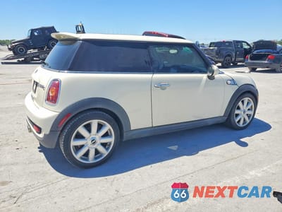 Trzecie zdjęcie samochodu z tyłu: 2010 MINI COOPER S VIN:WMWMF7C52ATZ71627 - miniatura