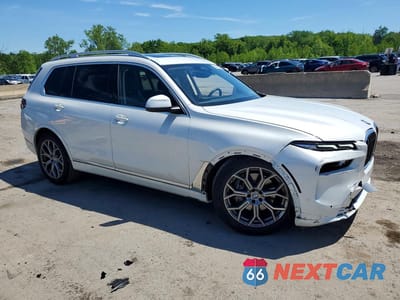 Czwarte zdjęcie samochodu z boku: 2025 BMW X7 XDRIVE40I VIN:5UX23EM07S9Z65653 - miniatura