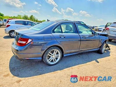 Trzecie zdjęcie samochodu z tyłu: 2013 MERCEDES-BENZ C 300 4MATIC VIN:WDDGF8AB1DA885469 - miniatura