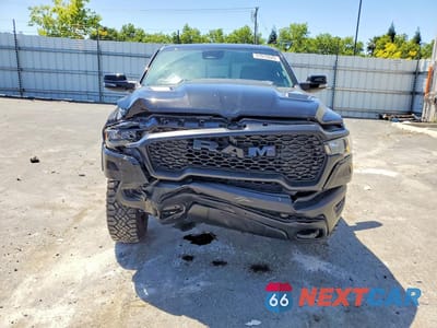 Piąte zdjęcie samochodu w środku: 2025 RAM 1500 REBEL VIN:1C6SRFLP6SN704839 - miniatura