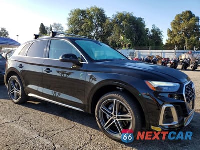 Czwarte zdjęcie samochodu z boku: 2021 AUDI Q5 E PREMIUM PLUS VIN:WA1E2AFY2M2136539 - miniatura