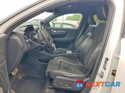 Zdjęcie 7 z 13 samochodu: 2020 VOLVO XC40 T5 R-DESIGN VIN:YV4162UM3L2221478 - miniatura