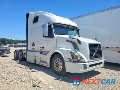 2016 VOLVO VNL SEMI TRUCK 4V4NC9EH6GN947660 - główne zdjęcie licytacji z USA - miniatura