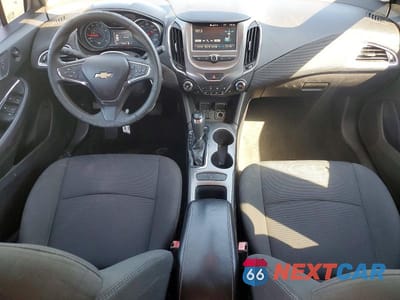 Zdjęcie 8 z 12 samochodu: 2017 CHEVROLET CRUZE LT VIN:1G1BE5SM2H7185364 - miniatura
