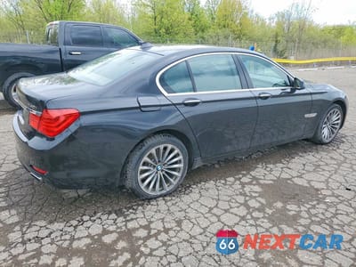 Trzecie zdjęcie samochodu z tyłu: 2012 BMW 740 I VIN:WBAKA4C59CC613609 - miniatura