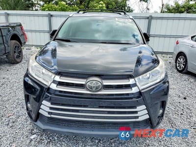Piąte zdjęcie samochodu w środku: 2017 TOYOTA HIGHLANDER XLE VIN:5TDKZRFH9HS519508 - miniatura