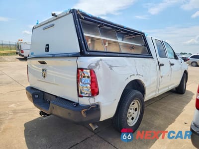 Trzecie zdjęcie samochodu z tyłu: 2024 RAM 1500 CLASSIC TRADESMAN VIN:1C6RR6FG4RS154594 - miniatura