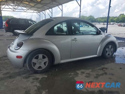 Trzecie zdjęcie samochodu z tyłu: 2001 VOLKSWAGEN NEW BEETLE GLS SPORT VIN:3VWED21C51M477923 - miniatura