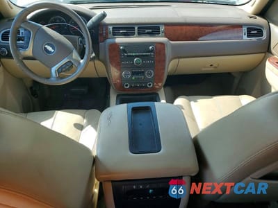 Zdjęcie 8 z 13 samochodu: 2010 CHEVROLET SUBURBAN K1500 LT VIN:1GNUKJE3XAR129968 - miniatura