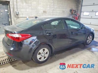 Trzecie zdjęcie samochodu z tyłu: 2016 KIA FORTE LX VIN:KNAFK4A6XG5539556 - miniatura