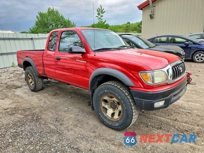 Czwarte zdjęcie samochodu z boku: 2002 TOYOTA TACOMA XTRACAB VIN:5TEWM72N02Z059858 - miniatura