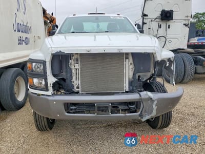 Piąte zdjęcie samochodu w środku: 2022 CHEVROLET SILVERADO MEDIUM DUTY VIN:1HTKJPVK8NH277645 - miniatura