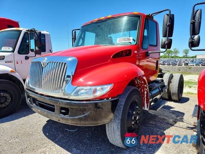Drugie zdjęcie samochodu z przodu: 2003 INTERNATIONAL 4300 SEMI TRUCK VIN:1HSMMAAN33H594411 - miniatura