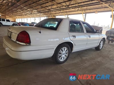 Trzecie zdjęcie samochodu z tyłu: 2005 FORD CROWN VICTORIA LX VIN:2FAFP74WX5X113031 - miniatura