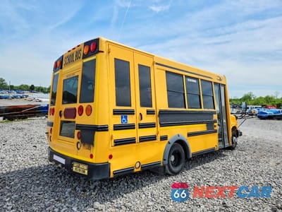 Czwarte zdjęcie samochodu z boku: 2012 CHEV EXPRESS G4500 VIN:1GB6G5BG8C1107345 - miniatura