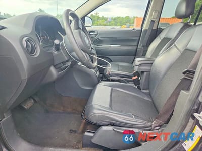 Zdjęcie 7 z 13 samochodu: 2014 JEEP COMPASS LATITUDE VIN:1C4NJDEB2ED623589 - miniatura