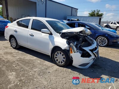 Czwarte zdjęcie samochodu z boku: 2016 NISSAN VERSA 1.6 S PLUS VIN:3N1CN7AP7GL825939 - miniatura