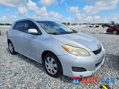 Czwarte zdjęcie samochodu z boku: 2009 TOYOTA MATRIX BASE VIN:2T1KU40E89C170111 - miniatura