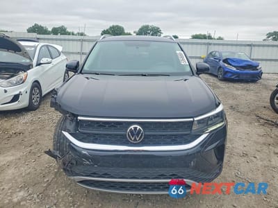 Piąte zdjęcie samochodu w środku: 2022 VOLKSWAGEN TAOS SE VIN:3VVWX7B27NM046685 - miniatura