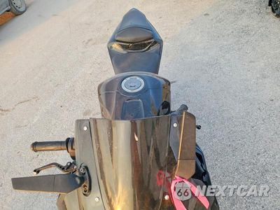 Piąte zdjęcie samochodu w środku: 2019 YAMA YZF-R3 VIN:MH3RH18Y7KK001901 - miniatura