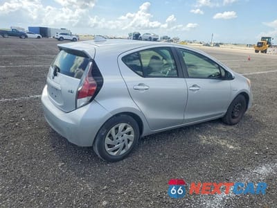 Trzecie zdjęcie samochodu z tyłu: 2015 TOYOTA PRIUS C VIN:JTDKDTB36F1100774 - miniatura