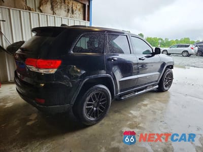 Trzecie zdjęcie samochodu z tyłu: 2018 JEEP GRAND CHEROKEE LAREDO VIN:1C4RJFAG7JC151775 - miniatura