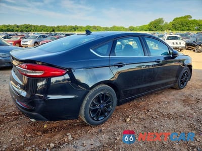 Trzecie zdjęcie samochodu z tyłu: 2020 FORD FUSION SE VIN:3FA6P0HD3LR145928 - miniatura