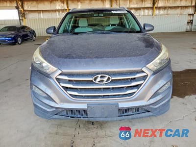 Piąte zdjęcie samochodu w środku: 2016 HYUNDAI TUCSON SE VIN:KM8J33A48GU119444 - miniatura