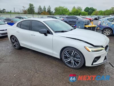 Czwarte zdjęcie samochodu z boku: 2019 VOLVO S60 T6 R-DESIGN VIN:7JRA22TM6KG014005 - miniatura