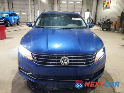 Piąte zdjęcie samochodu w środku: 2017 VOLKSWAGEN PASSAT SE VIN:1VWBT7A39HC046063 - miniatura