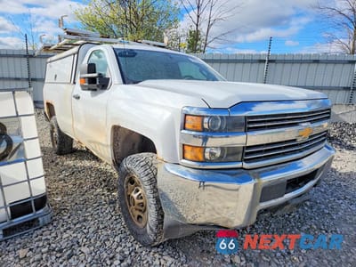 Czwarte zdjęcie samochodu z boku: 2017 CHEVROLET SILVERADO K2500 HEAVY DUTY VIN:1GC0KUEG9HZ267801 - miniatura
