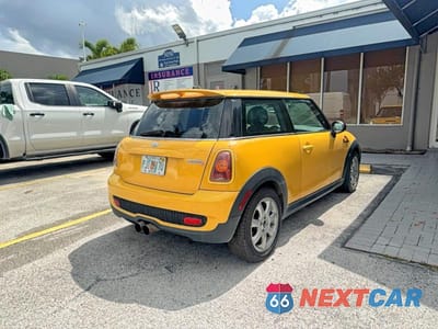 Czwarte zdjęcie samochodu z boku: 2007 MINI COOPER S VIN:WMWMF73537TT86015 - miniatura