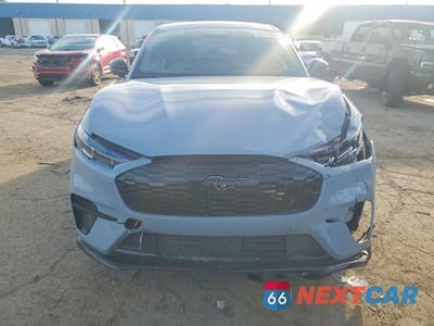Piąte zdjęcie samochodu w środku: 2025 FORD MUSTANG MACH-E GT VIN:3FMTK4SX4SMA19588 - miniatura