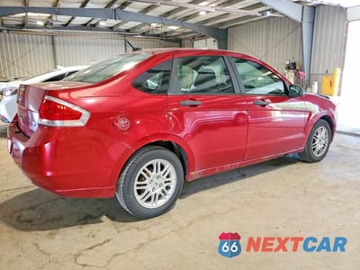 Trzecie zdjęcie samochodu z tyłu: 2010 FORD FOCUS SE VIN:1FAHP3FN9AW237285 - miniatura