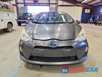Piąte zdjęcie samochodu w środku: 2013 TOYOTA PRIUS C ONE VIN:JTDKDTB32D1533120 - miniatura