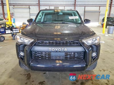Piąte zdjęcie samochodu w środku: 2021 TOYOTA 4RUNNER SR5 PREMIUM VIN:JTEFU5JR2M5240356 - miniatura