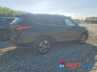 Trzecie zdjęcie samochodu z tyłu: 2021 TOYOTA HIGHLANDER XLE VIN:5TDGZRBH5MS063223 - miniatura