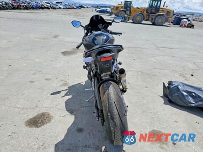 Czwarte zdjęcie samochodu z boku: 2026 BMW S 1000 RR VIN:WB10P2308T6M29484 - miniatura