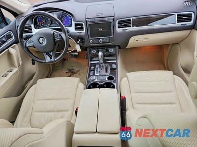 Zdjęcie 8 z 12 samochodu: 2017 VOLKSWAGEN TOUAREG EXECUTIVE VIN:WVGGF7BP5HD004982 - miniatura
