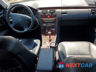 Zdjęcie 8 z 12 samochodu: 2000 MERCEDES-BENZ E 320 VIN:WDBJF65J0YB086416 - miniatura