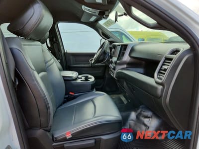 Piąte zdjęcie samochodu w środku: 2024 RAM 3500 TRADESMAN VIN:3C63RRGL4RG112548 - miniatura
