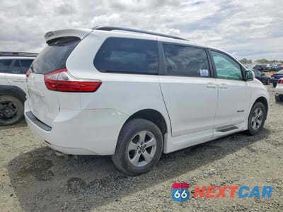 Trzecie zdjęcie samochodu z tyłu: 2019 TOYOTA SIENNA LE VIN:5TDKZ3DC2KS013160 - miniatura
