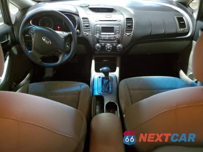 Zdjęcie 8 z 12 samochodu: 2016 KIA FORTE LX VIN:KNAFK4A6XG5539556 - miniatura